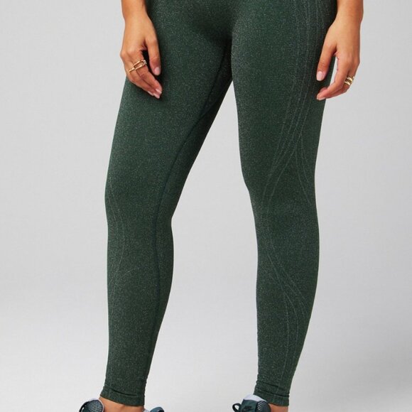NWT Fabletics Seamless High-Waisted Legging Everpine Sparkle Size M - Picture 1 of 9